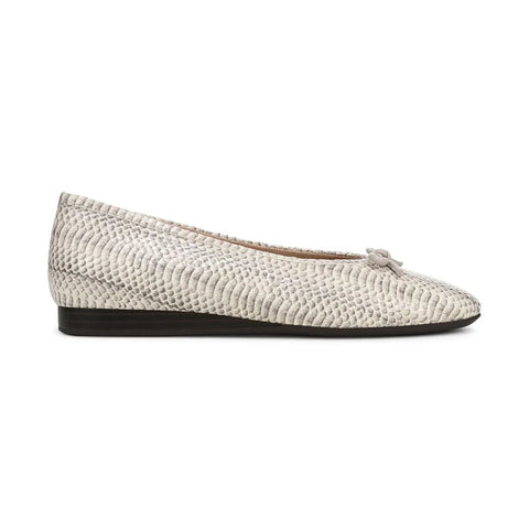 Larissa Wedge Flat