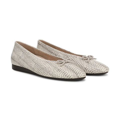 Larissa Wedge Flat